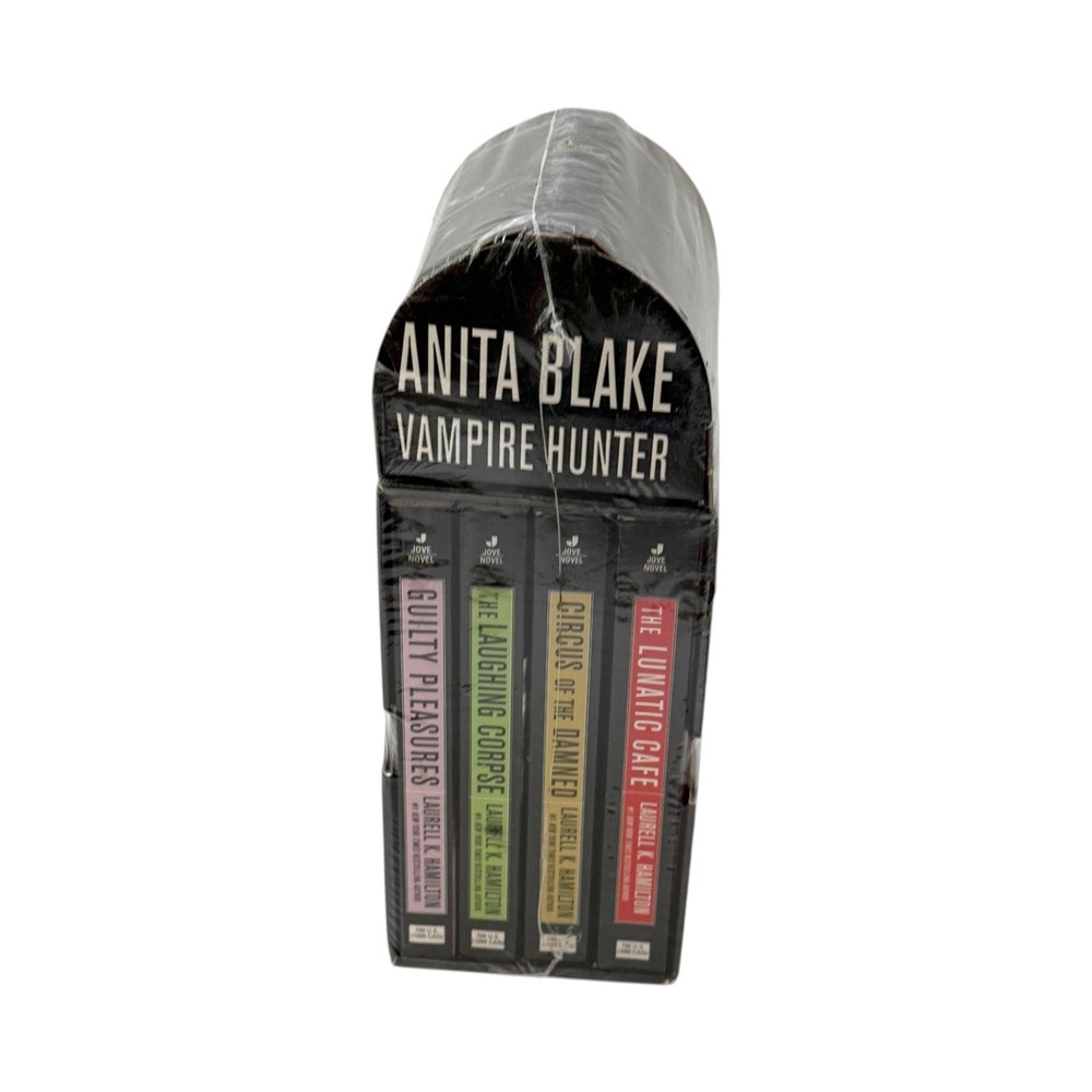 Anita Blake Vampire Hunter Book Box Set Laurell K. Hamilton Black New